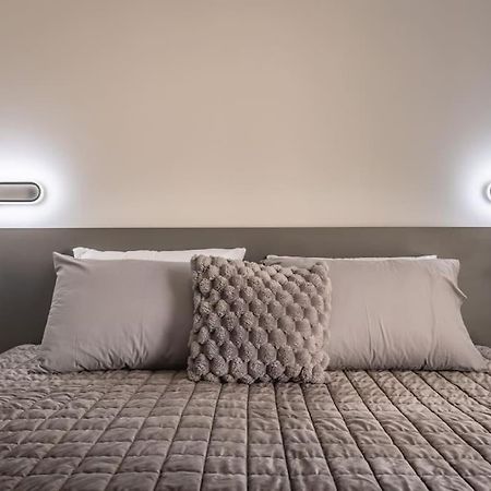 Nocturnal Elegance Apartment By Solea سليمة المظهر الخارجي الصورة