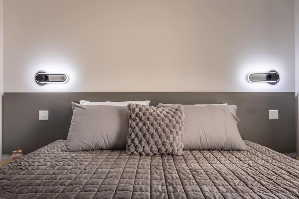 Nocturnal Elegance Apartment By Solea سليمة المظهر الخارجي الصورة